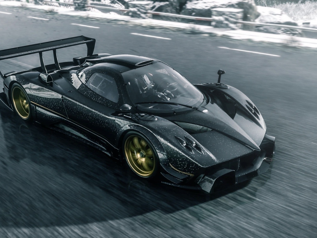 Черный суперкар Pagani Zonda R на трассе 