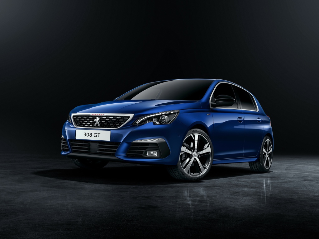 Автомобиль Peugeot 308 синего цвета