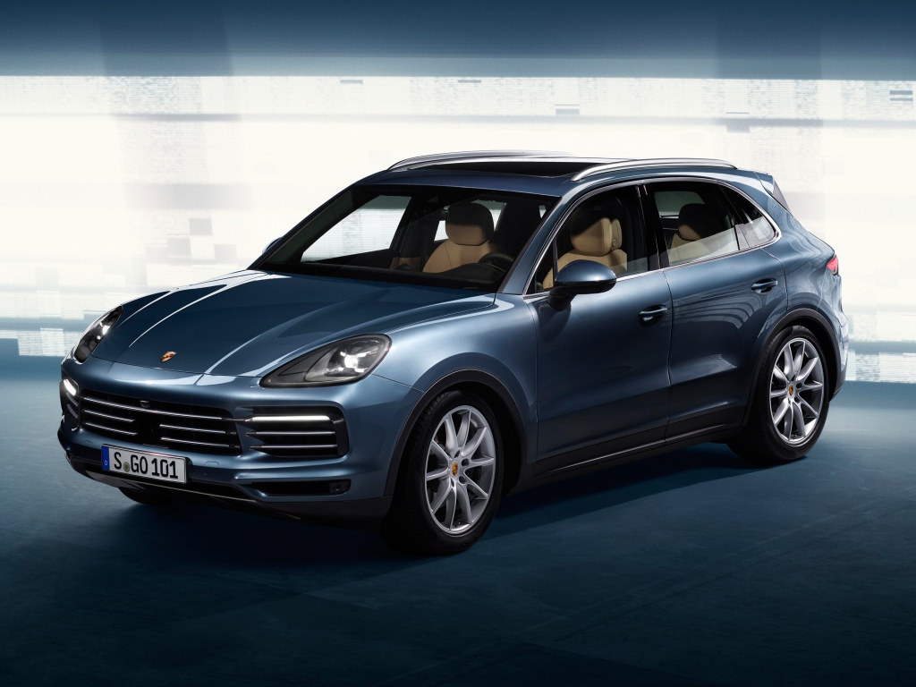Презентация стильного синего внедорожника Porsche Cayenne, 2018