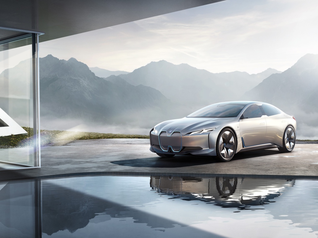 Серебристый электрокар  BMW i Vision Dynamics,  концепт