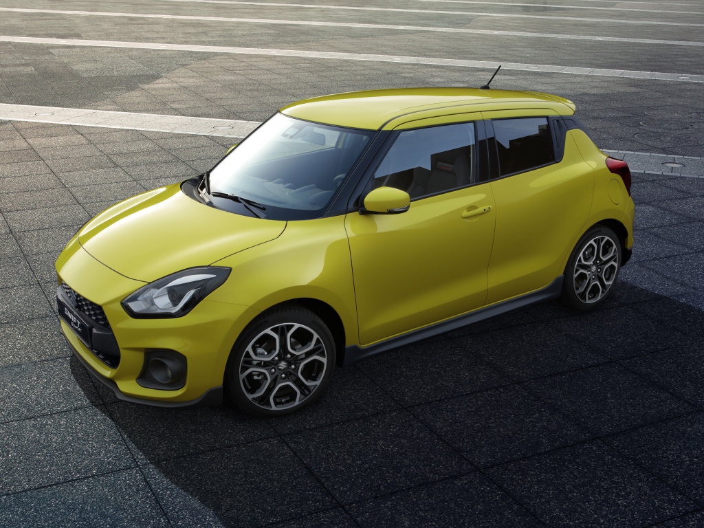 Желтый автомобиль Suzuki Swift Sport, 2018