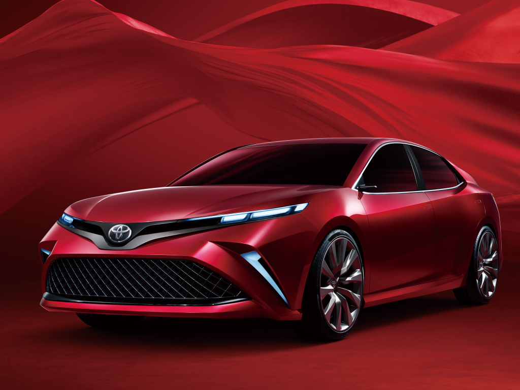 Красный автомобиль Toyota Camry, 2017 года на красном фоне 