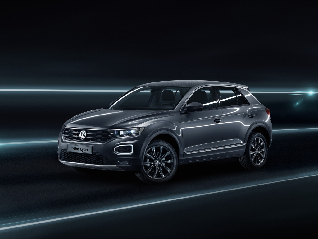 Стильный серебристый внедорожник Volkswagen T Roc Cyber Special Edition