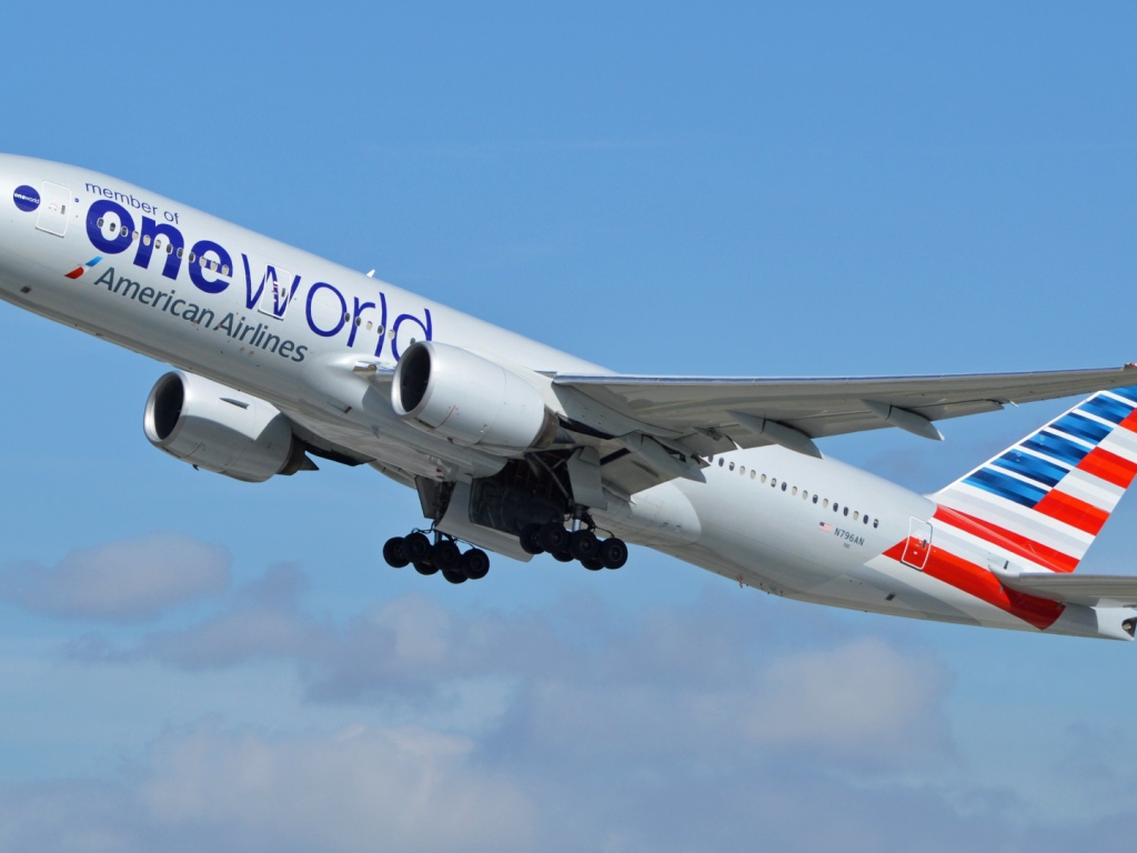 Авиалайнер Boeing 777 авиакомпании American Airlines 