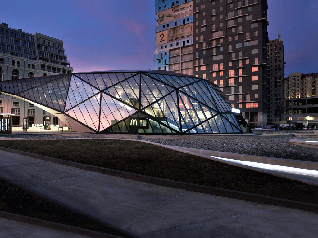 Стеклянное здание McDonald's в Батуми 