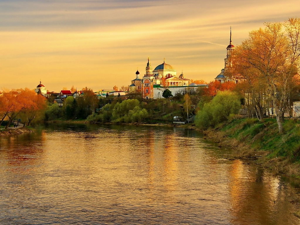 Закат над рекой, город Торжок. Тверская область Россия 