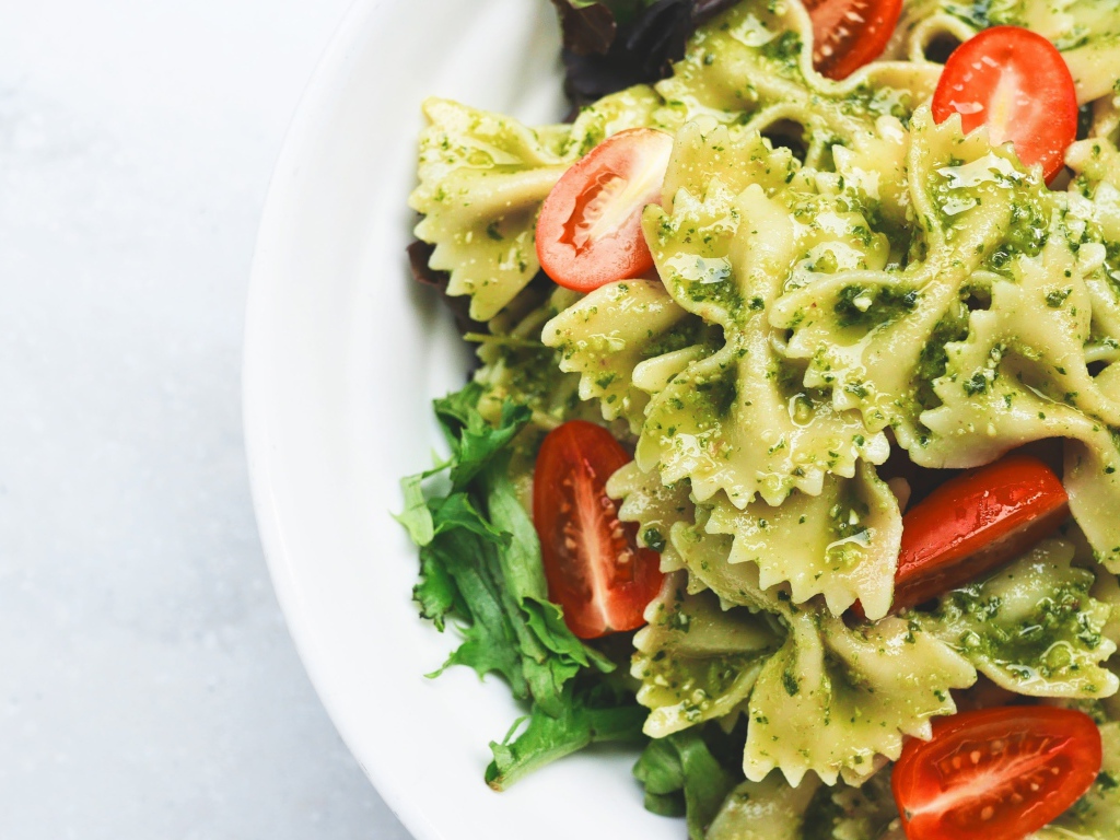 Аппетитная паста с соусом и томатами 