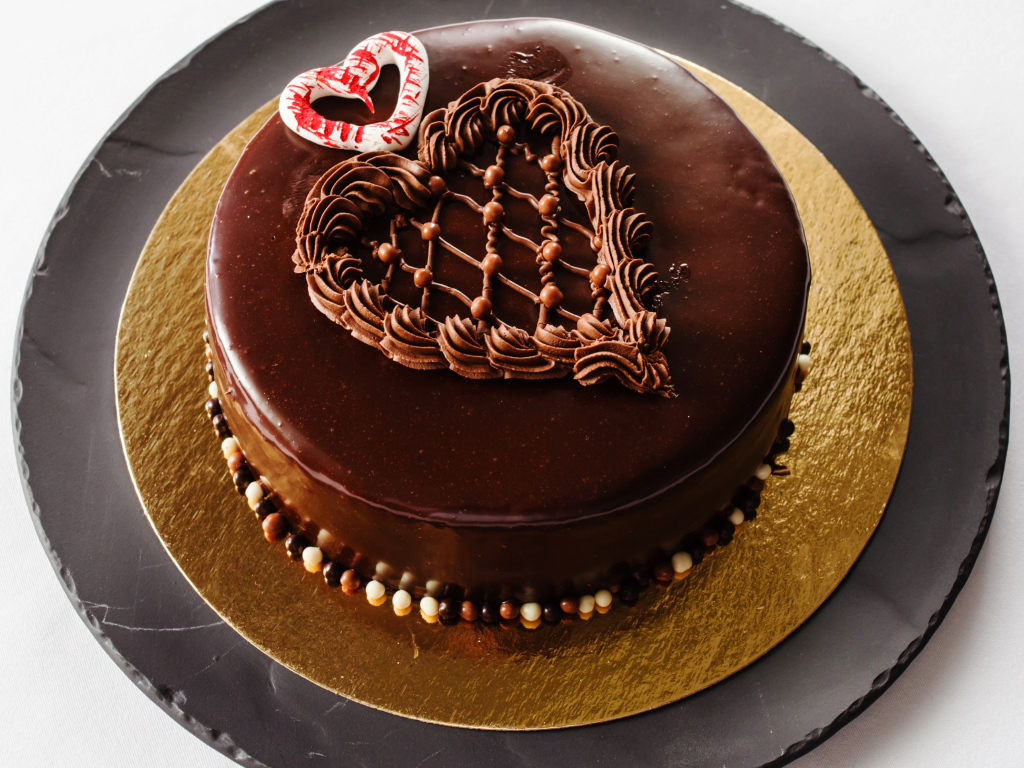 Торт с черным шоколадом и кремом 