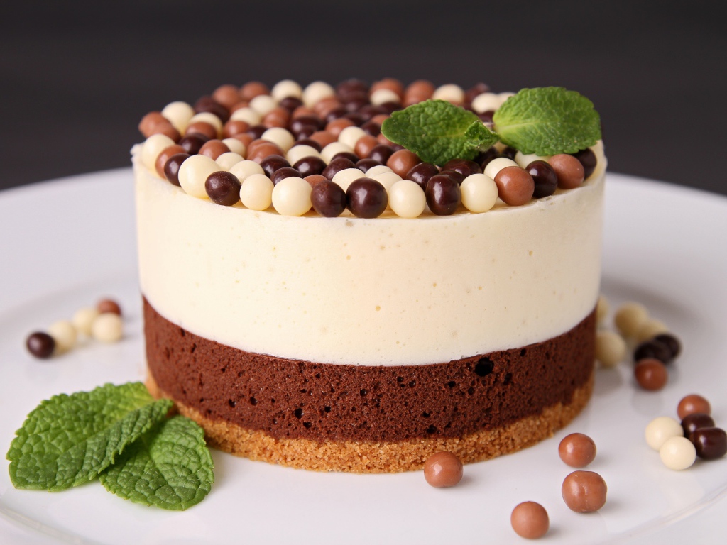 Идеальный круглый торт с суфле и шоколадными шариками
