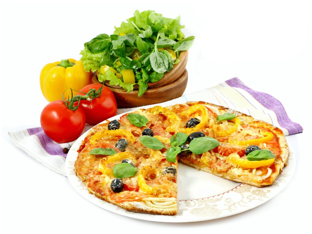 Вкусная пицца со свежими помидорами и перцем 