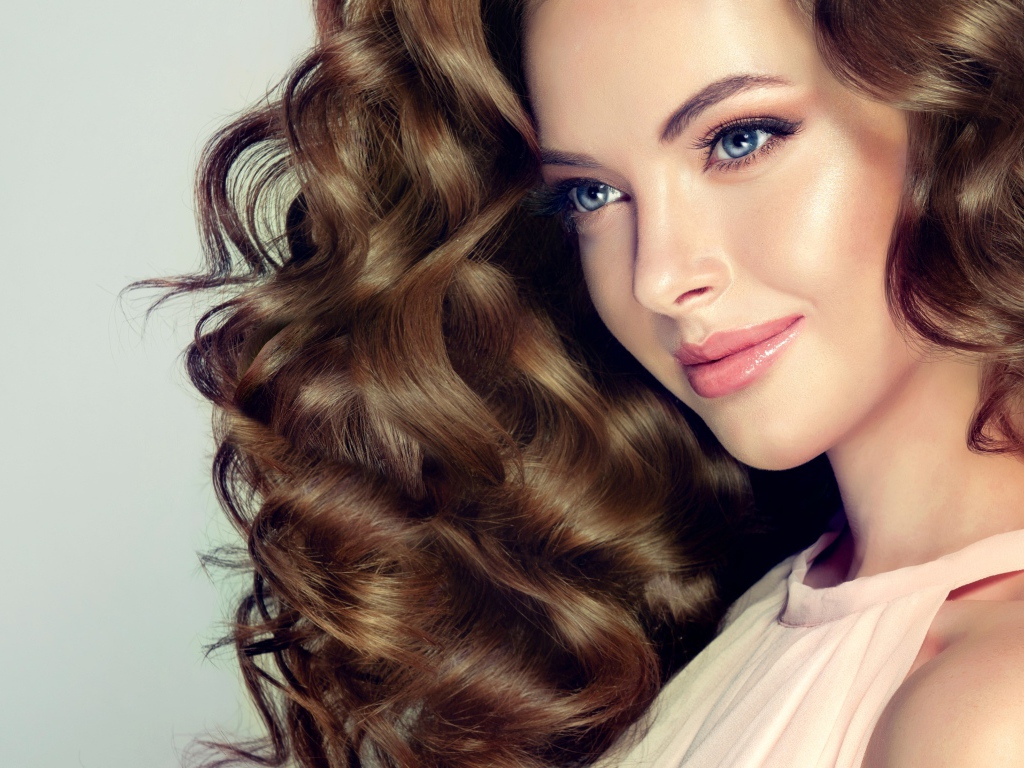 Нежная голубоглазая девушка модель