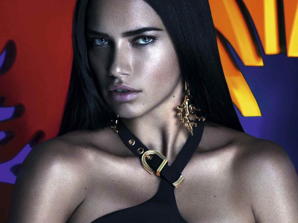 Эффектная девушка супермодель Адриана Лима