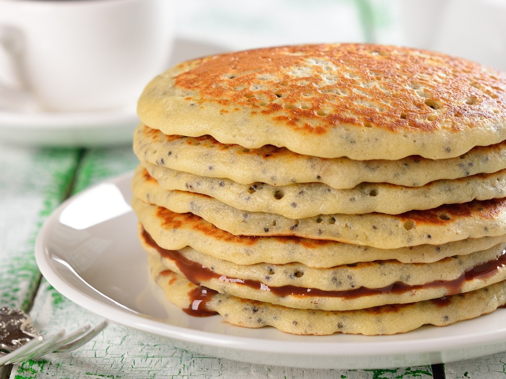 Стопка аппетитных блинов на Масленицу 