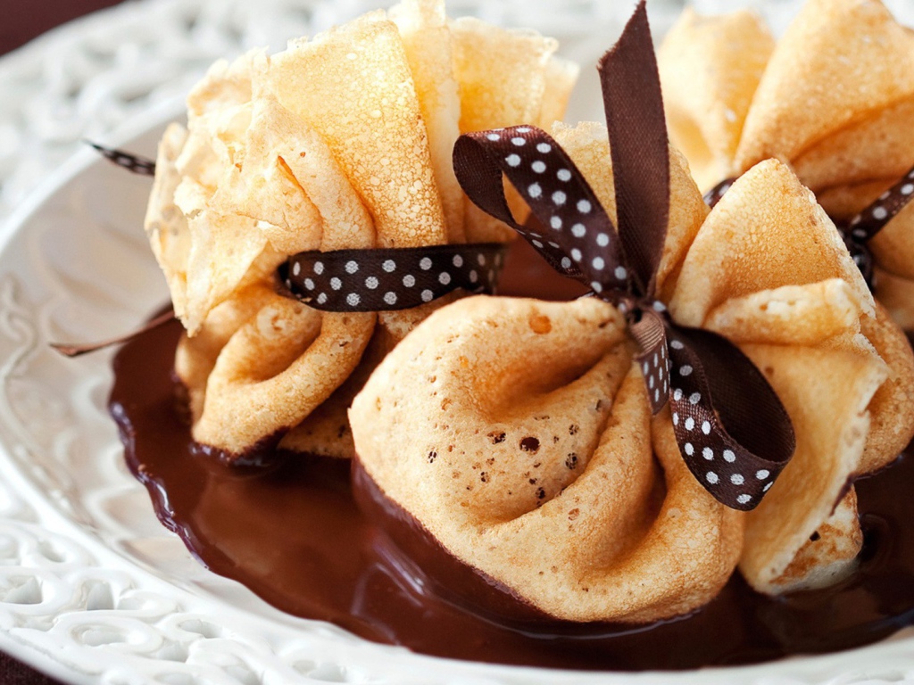 Мешочки из блинов в шоколаде на Масленицу 