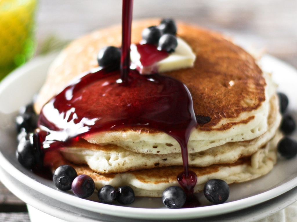 Блинчики с черничным джемом на Масленицу 