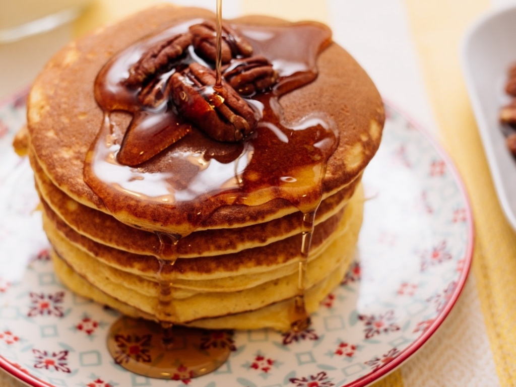 Блины с орехами и медом на Масленицу 