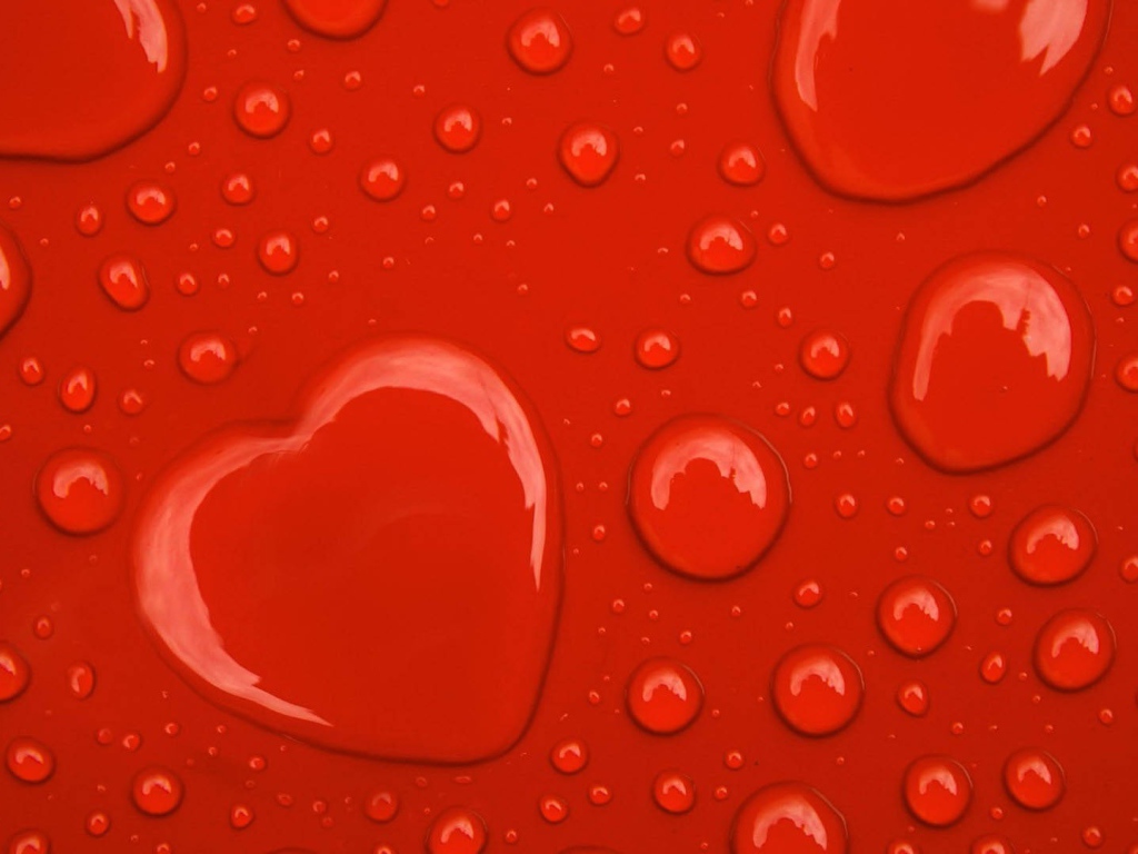 Капля воды в форме сердца 