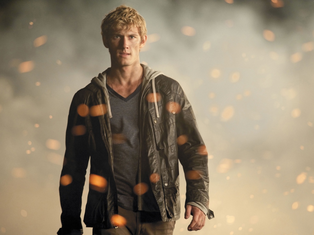 Популярный молодой актер Алекс Петтифер