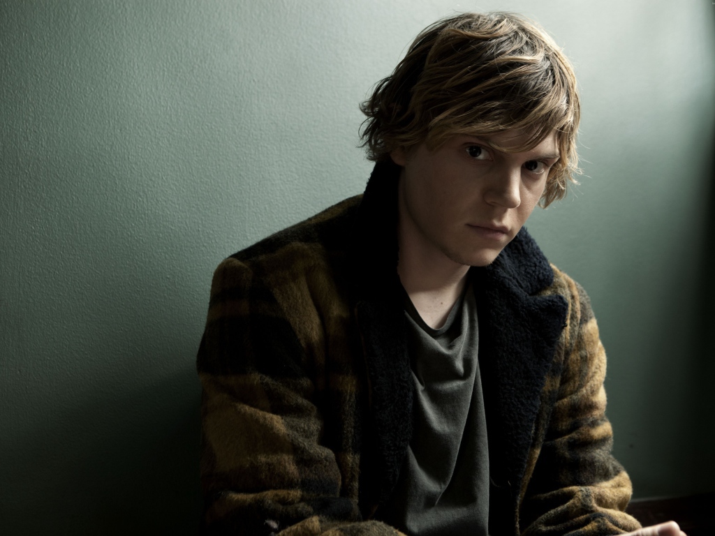 Молодой американский актер Эван Питерс