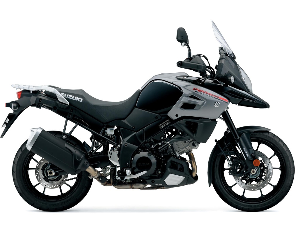 Мотоцикл Suzuki V-Strom 1000 на белом фоне 