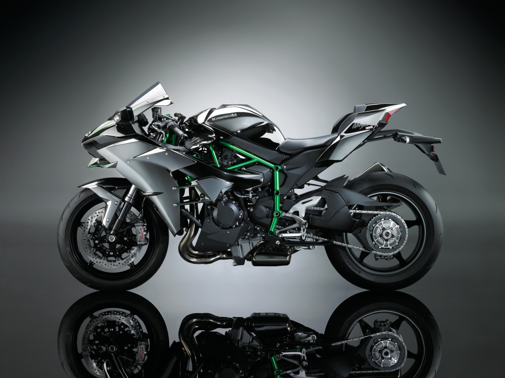 Черный мотоцикл  Kawasaki Ninja H2 