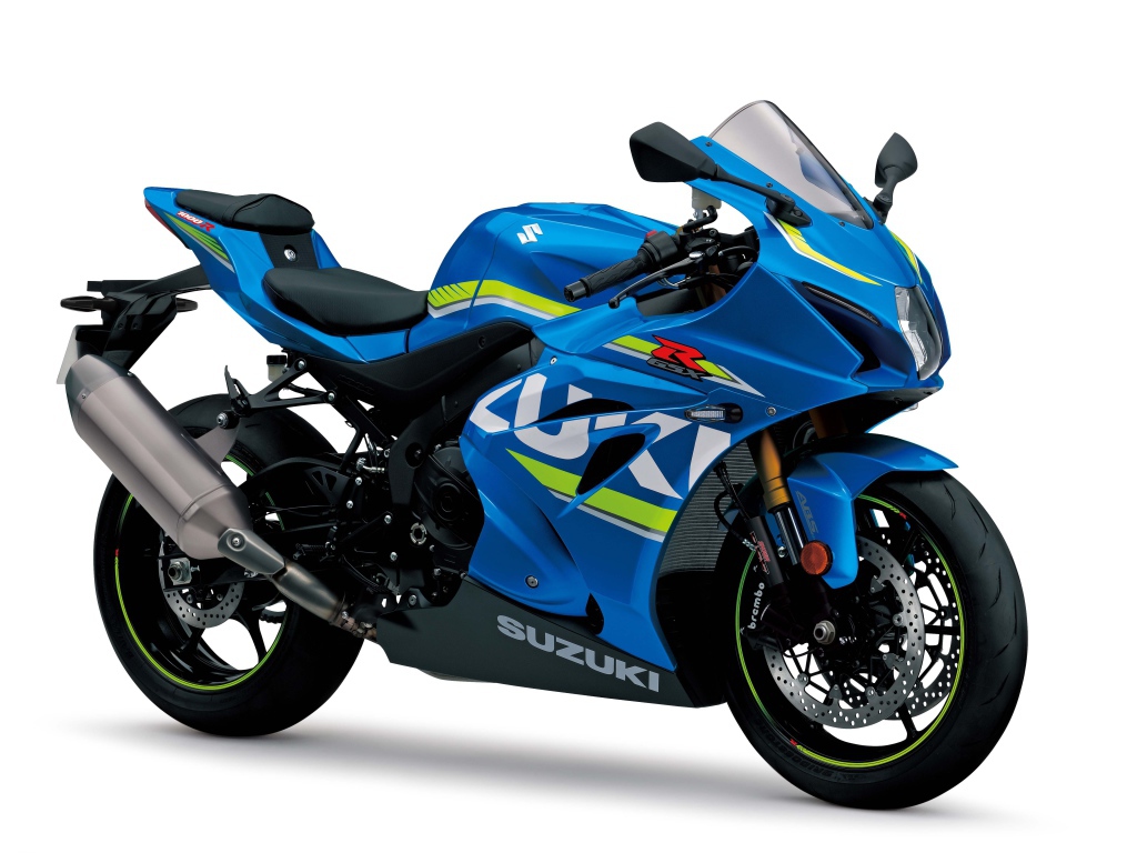 Синий мотоцикл Suzuki GSX-R1000, 2017 на белом фоне