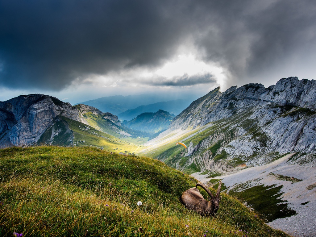 Грозовые облака над горой Пилатус, Швейцария