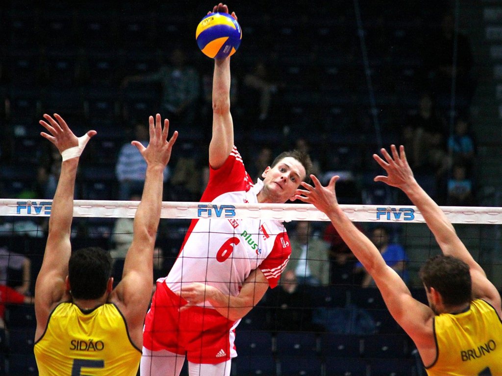 Волейбольная атака спортсмена 