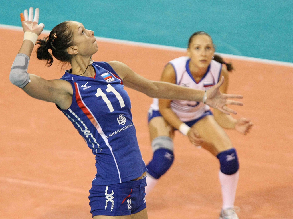 Волейболистка Екатерина Гамова в атаке 