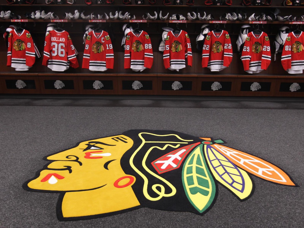 Американский хоккейный клуб Чикаго блэкхокс, логотип и форма 