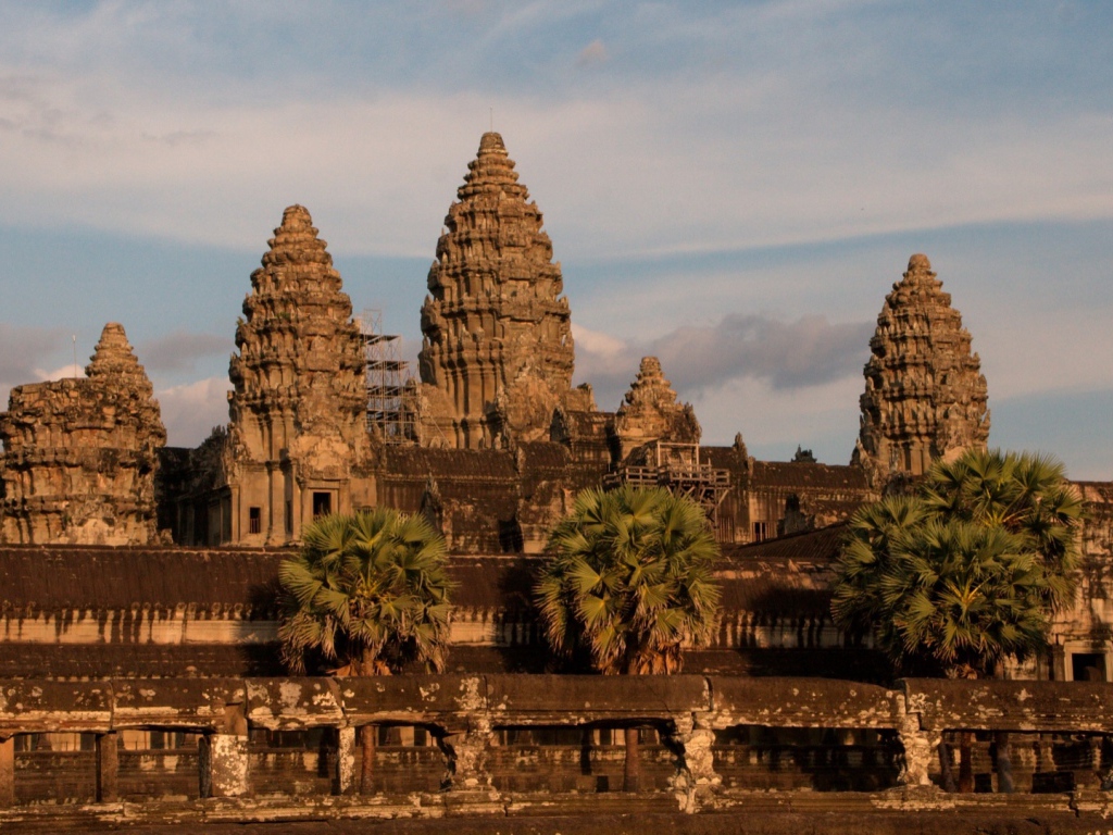 Старинный храмовый комплекс Ангкор Ват 