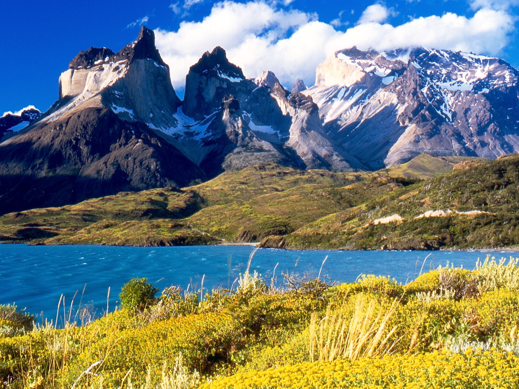 Горы Анды в солнечном свете, Чили 