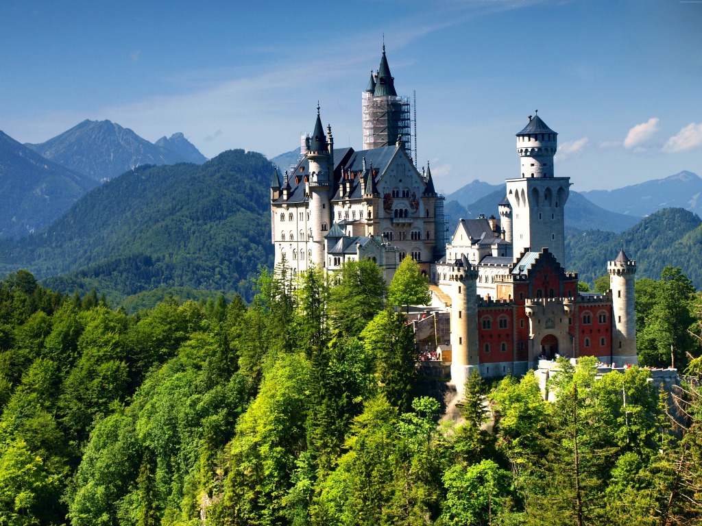 Старинный замок Нойшванштайн, Германия 