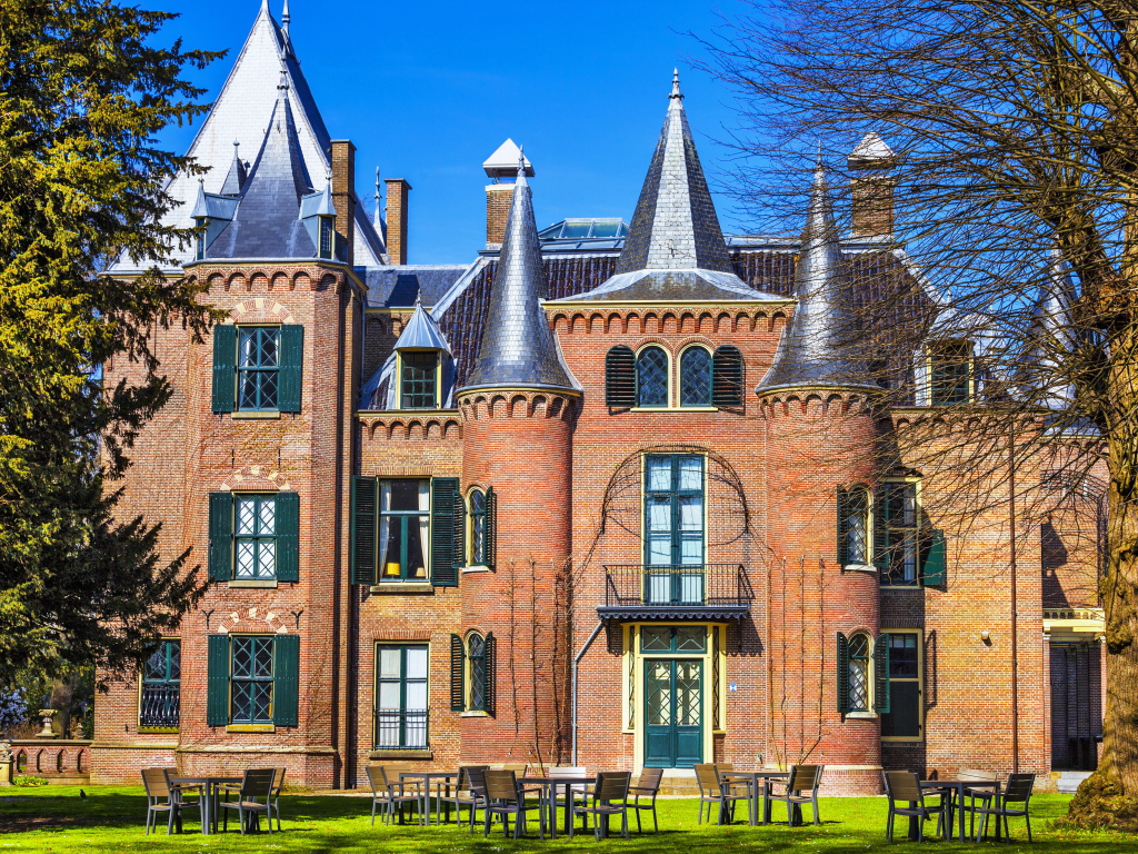 Замок Kasteel Keukenhof в Лиссе, Нидерланды 