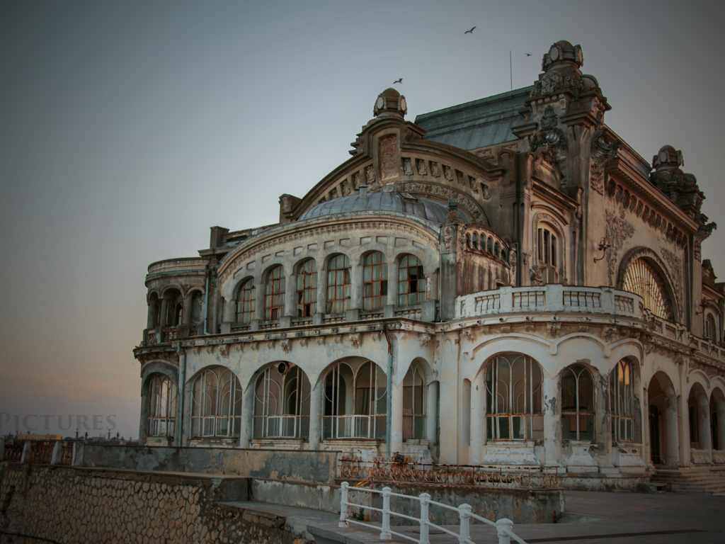 Заброшенное казино Констанца, Румыния 