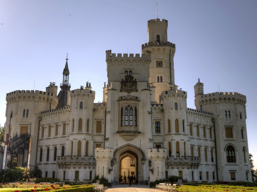 Красивый старинный замок Глубока, Чехия 