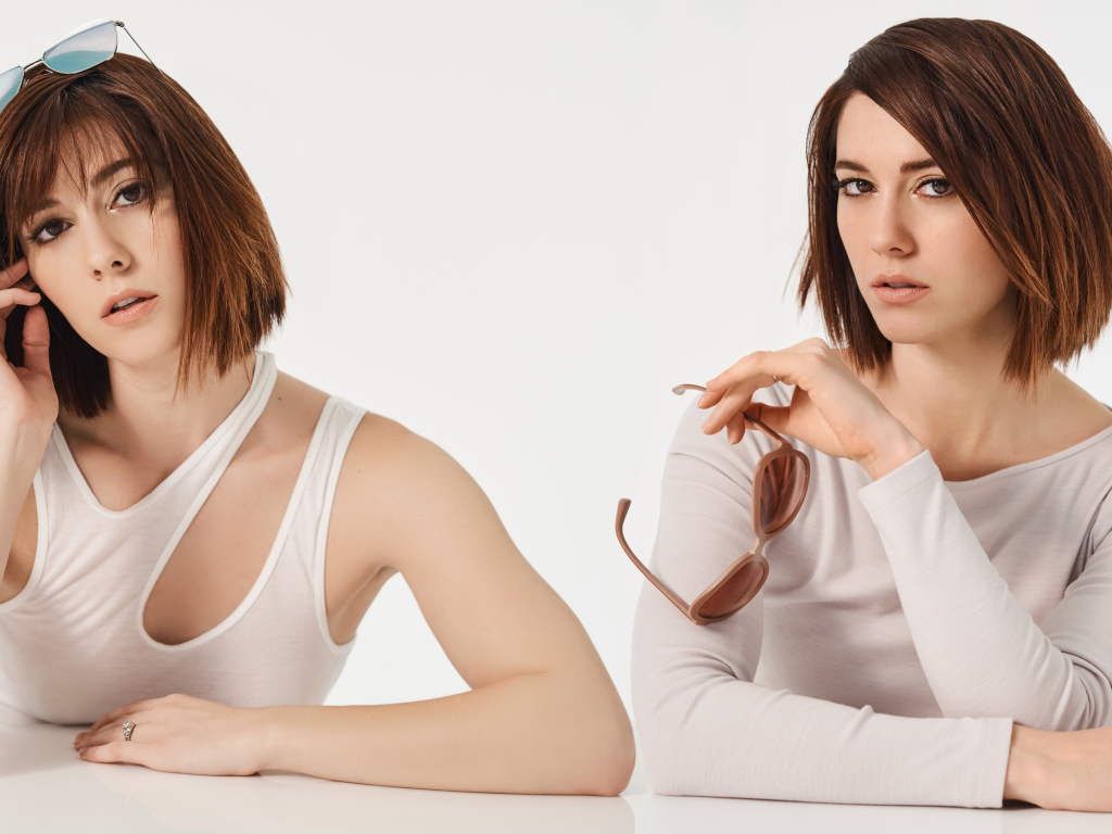 Актриса Мэри Элизабет Уинстэд фото на белом фоне 