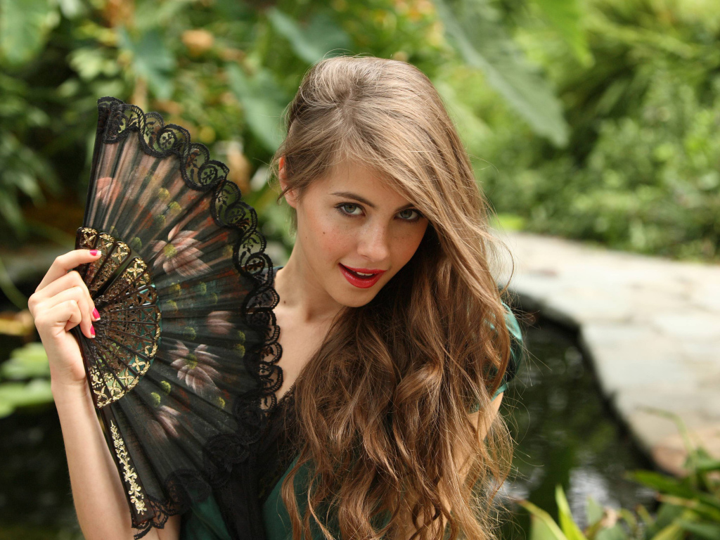 Актриса Уилла Холланд с веером 