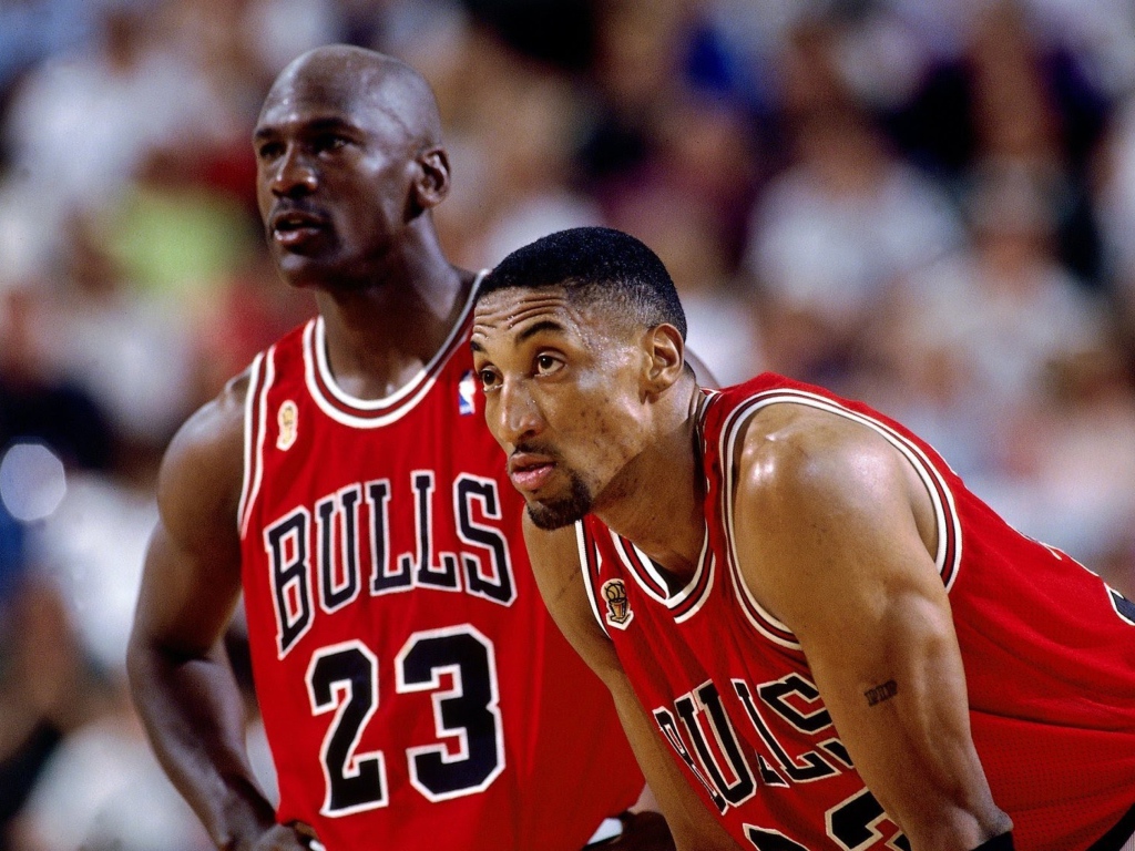 Баскетболисты Скотти Пиппен, Майкл Джордан, команда Чикаго Буллз, 