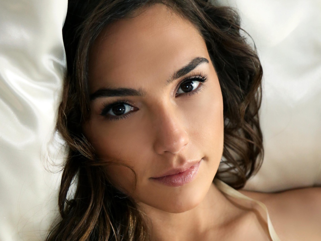 Красивая актриса Галь Гадот 