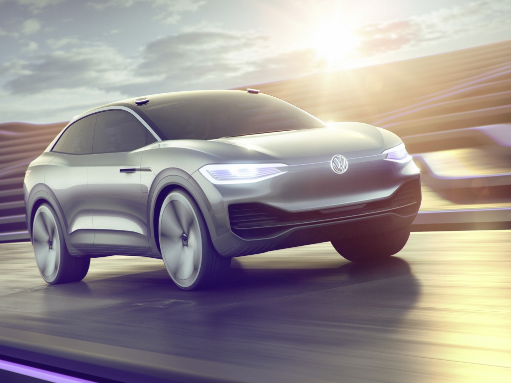 Серебристый электромобиль Volkswagen I.D. CROZZ l