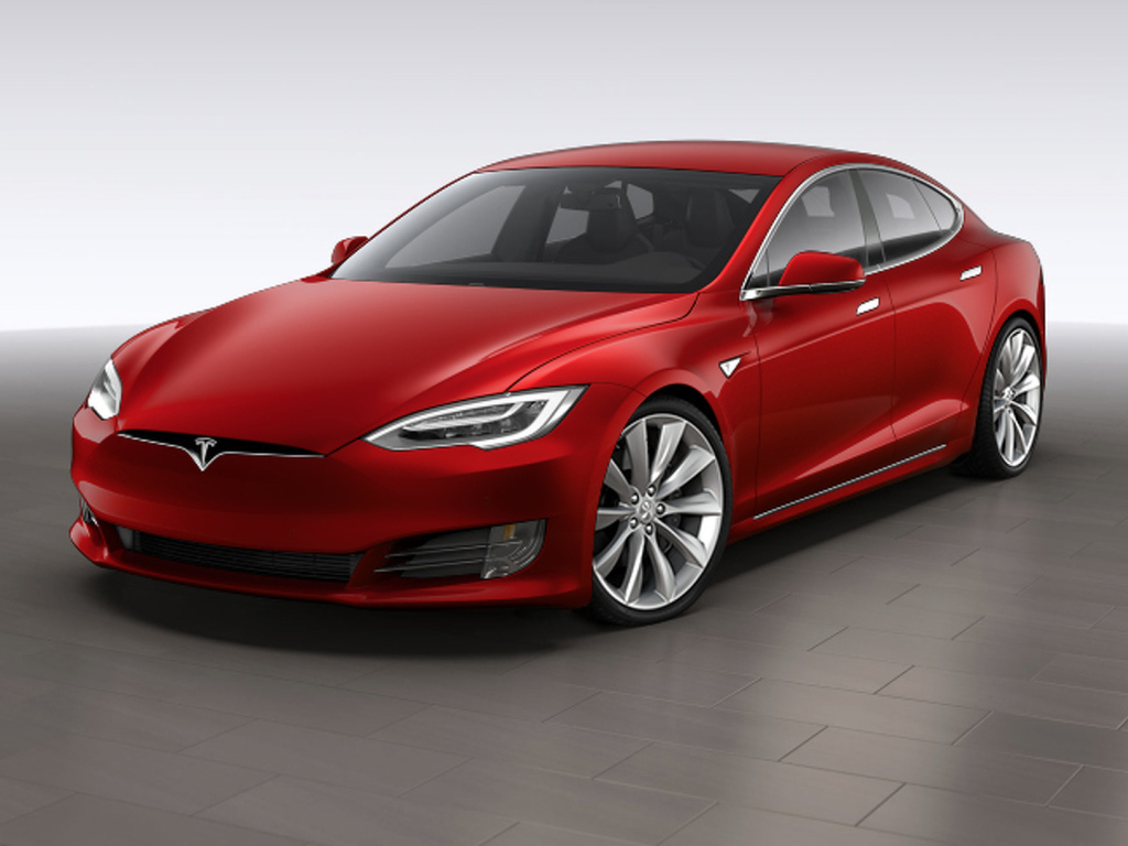 Электрокар Tesla Model S 2016 года