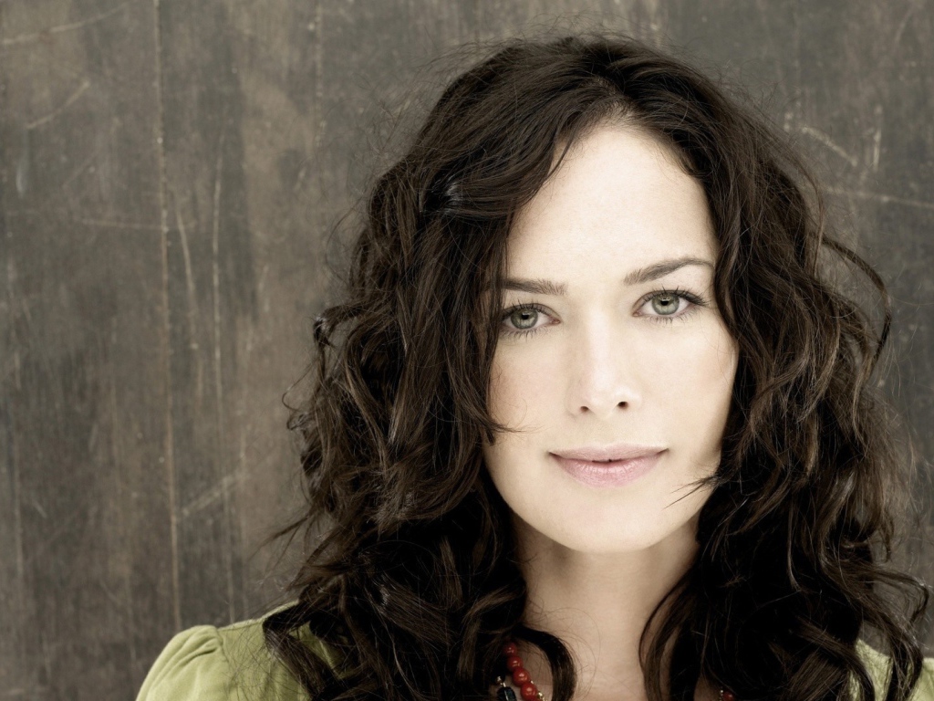 Популярная  английская актриса Лина Хиди