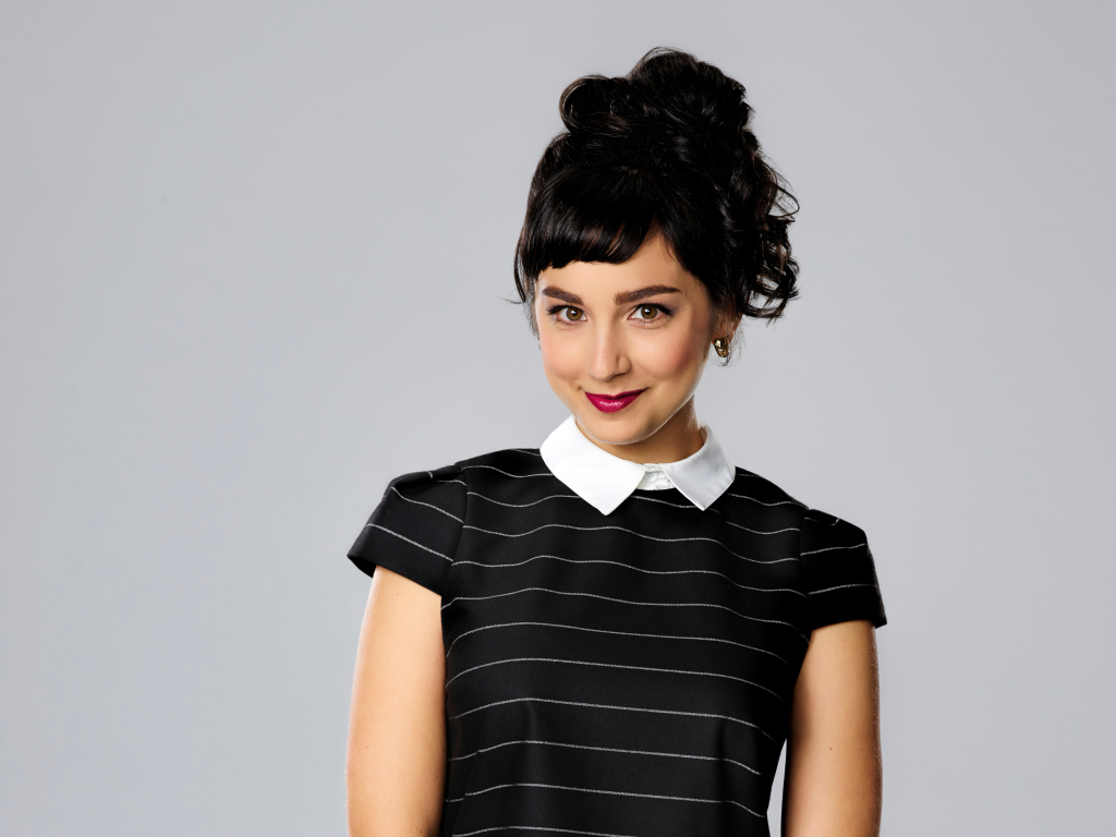 Молодая актриса брюнетка Молли Эфраим 