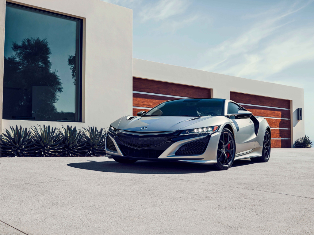 Серебристый спортивный автомобиль Acura NSX, 2019