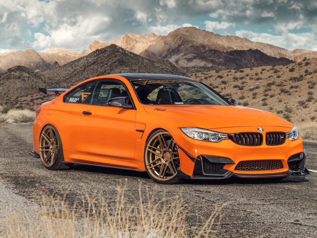 Новый автомобиль Ferrada Sema Orange BMW M4 на фоне гор