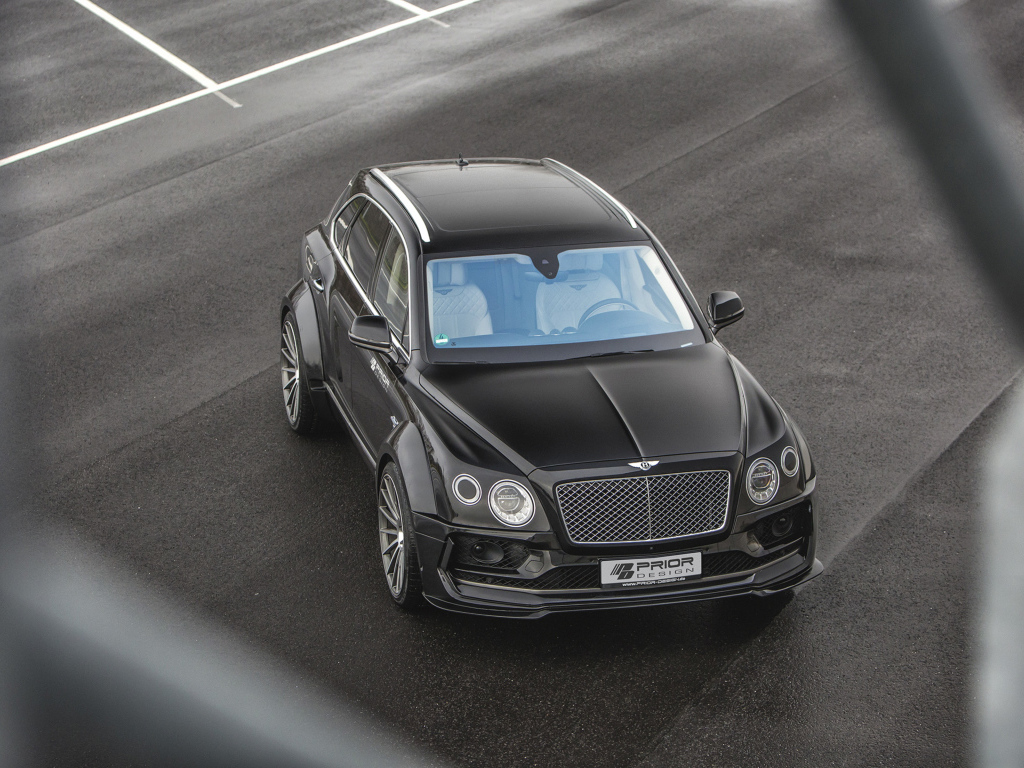 Черный кроссовер Bentley Bentayga, 2018