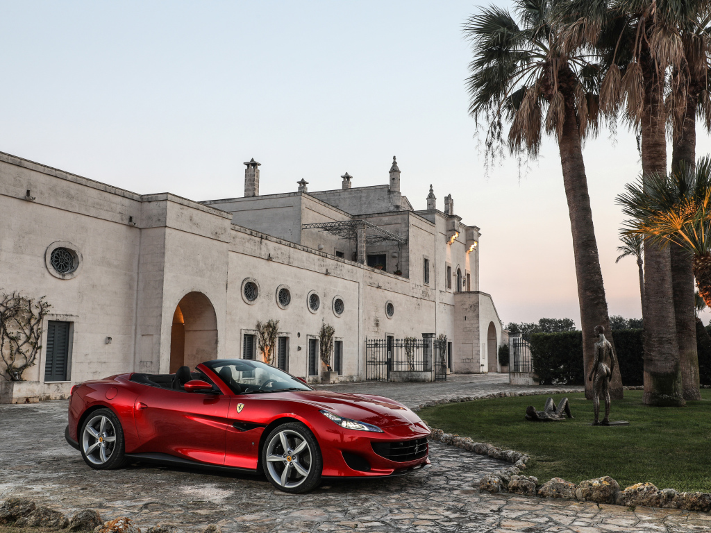 Красный автомобиль кабриолет Ferrari Portofino 2018