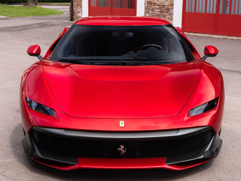 Красный стильный автомобиль Ferrari SP38, 2018 вид спереди