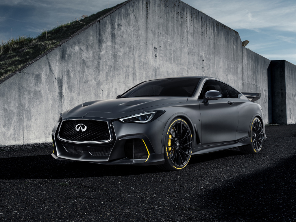 Черный Infiniti Project Black S, 2018 года на фоне стены